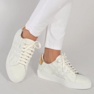 🌸Burberry Perforated Shoes🌸